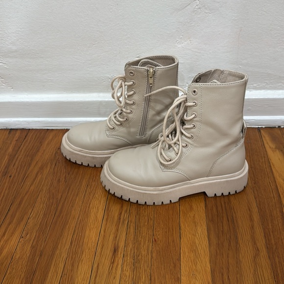 ZARA - KIDS BEIGE LACED ANKLE BOOTS - SIZE 1 - Picture 5 of 11